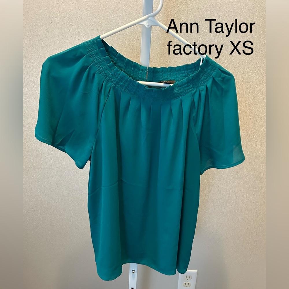 Ann Taylor factory XS teal top blouse excellent condition
